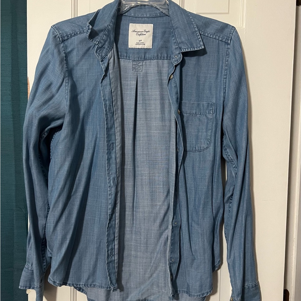 American Eagle Outfitters Blue Lightweight Button Up Shirt Size Small